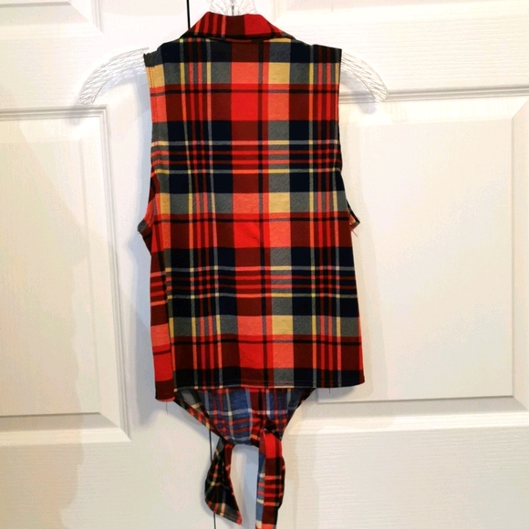 FRONT TIE PLAID SLEEVELESS SHIRT - Picture 2 of 2